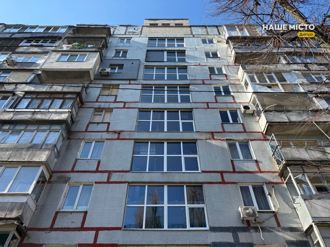 Відновлення Дніпра: ліквідація наслідків обстрілу на Тополі-1