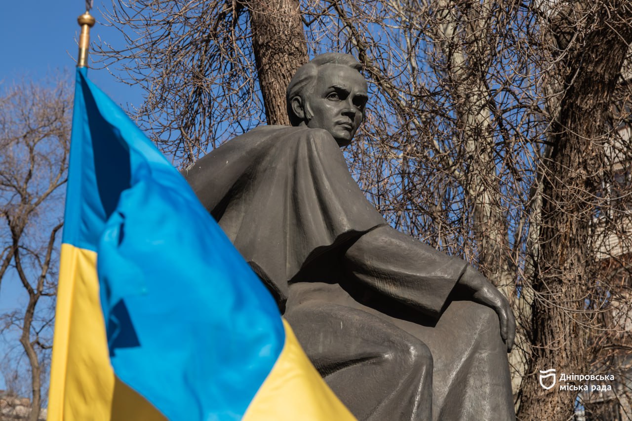 Дніпро вшанував 212 річницю народження Тараса Шевченка
