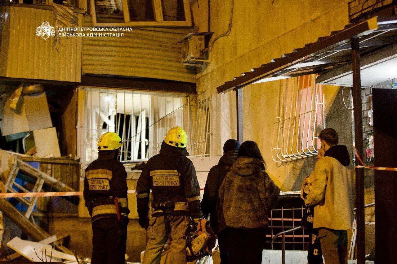 Нічні вибухи у Дніпрі: постраждали люди, зруйновано будівлі