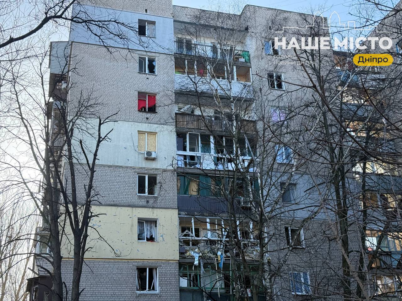 Дніпро зазнав нічної атаки дронів: є постраждалі та руйнування