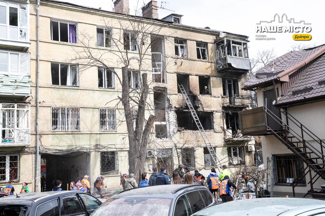 Внаслідок обстрілу в Дніпрі пошкоджено сім будинків і школу