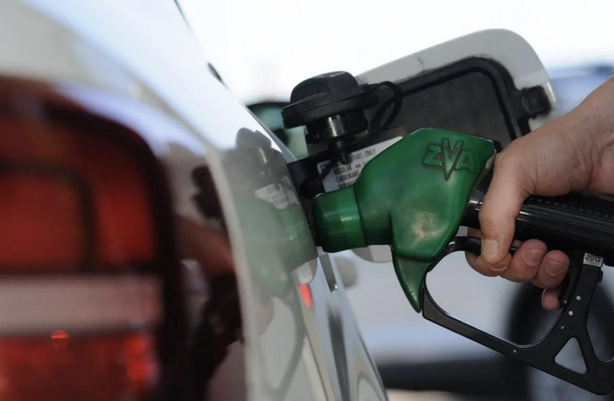 Кабмін вводить місячний ліміт кешбеку за пальне для водіїв