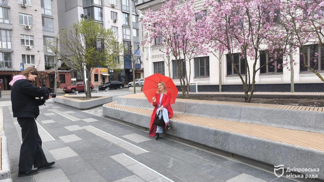 Магнолії розквітли у парках Дніпра: фотолокації міста