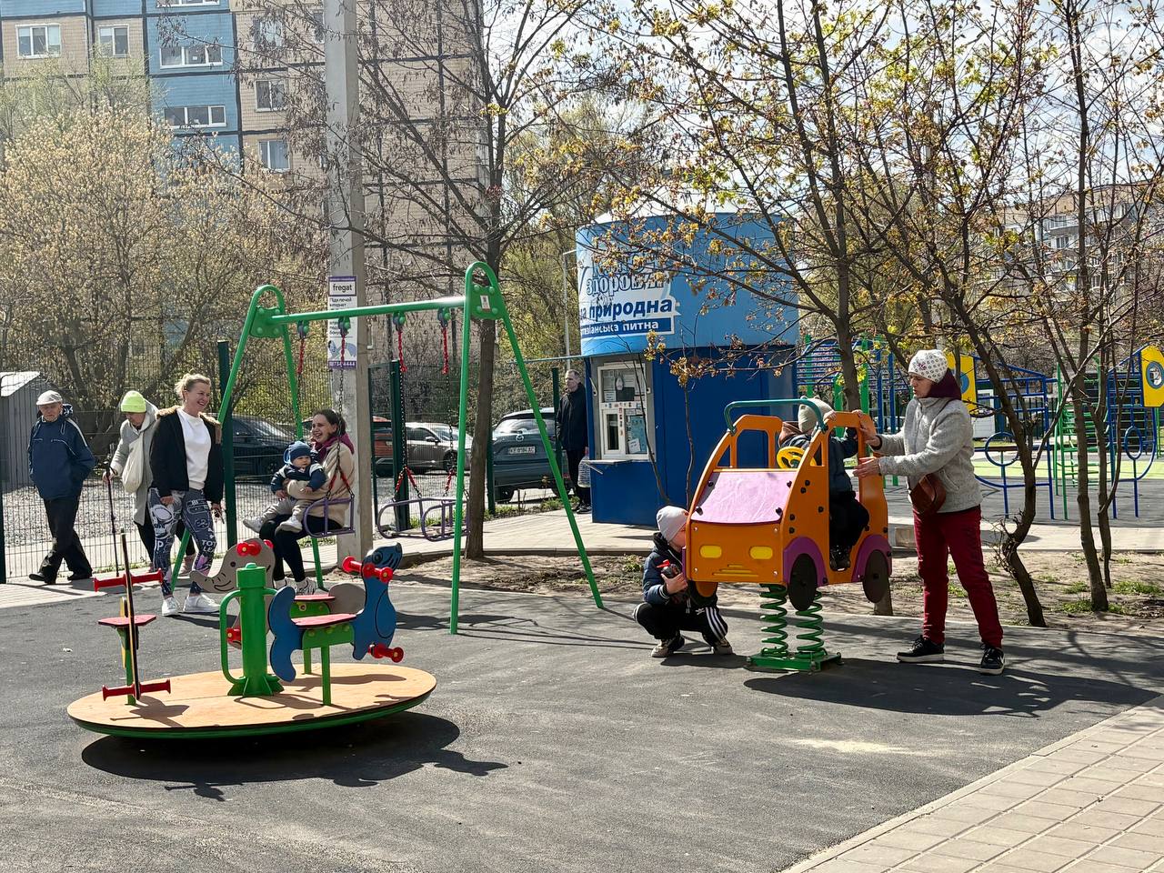 У Дніпрі оновили дитячий майданчик у сквері «Сімейний» на Парусі
