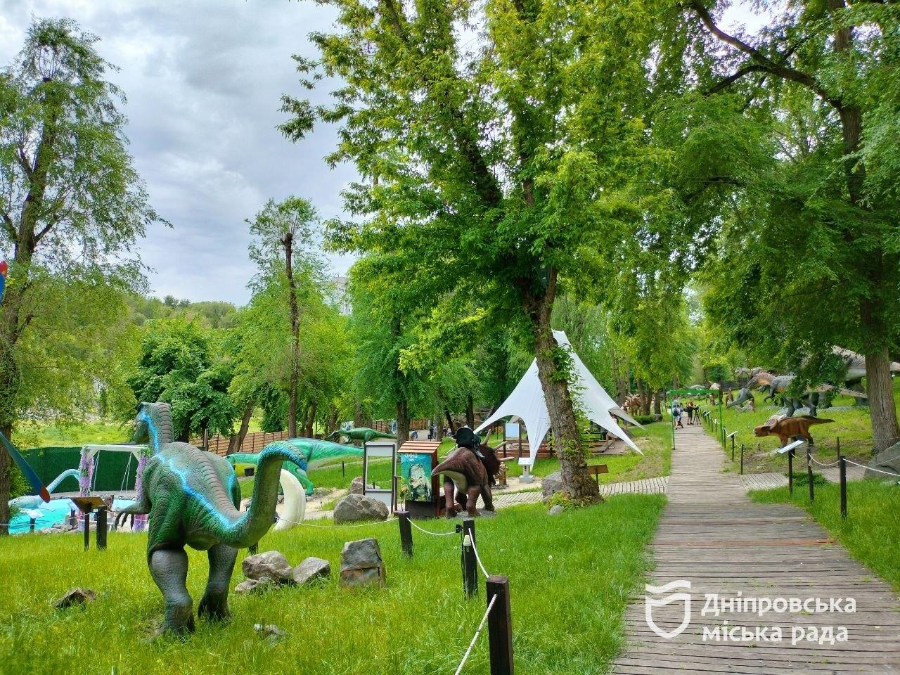 У Дніпрі ветеранам безкоштовно відкрили Динопарк для сімейного відпочинку
