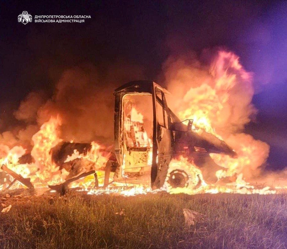 Майже 20 атак безпілотниками та авіабомбами у двох районах Дніпропетровщини