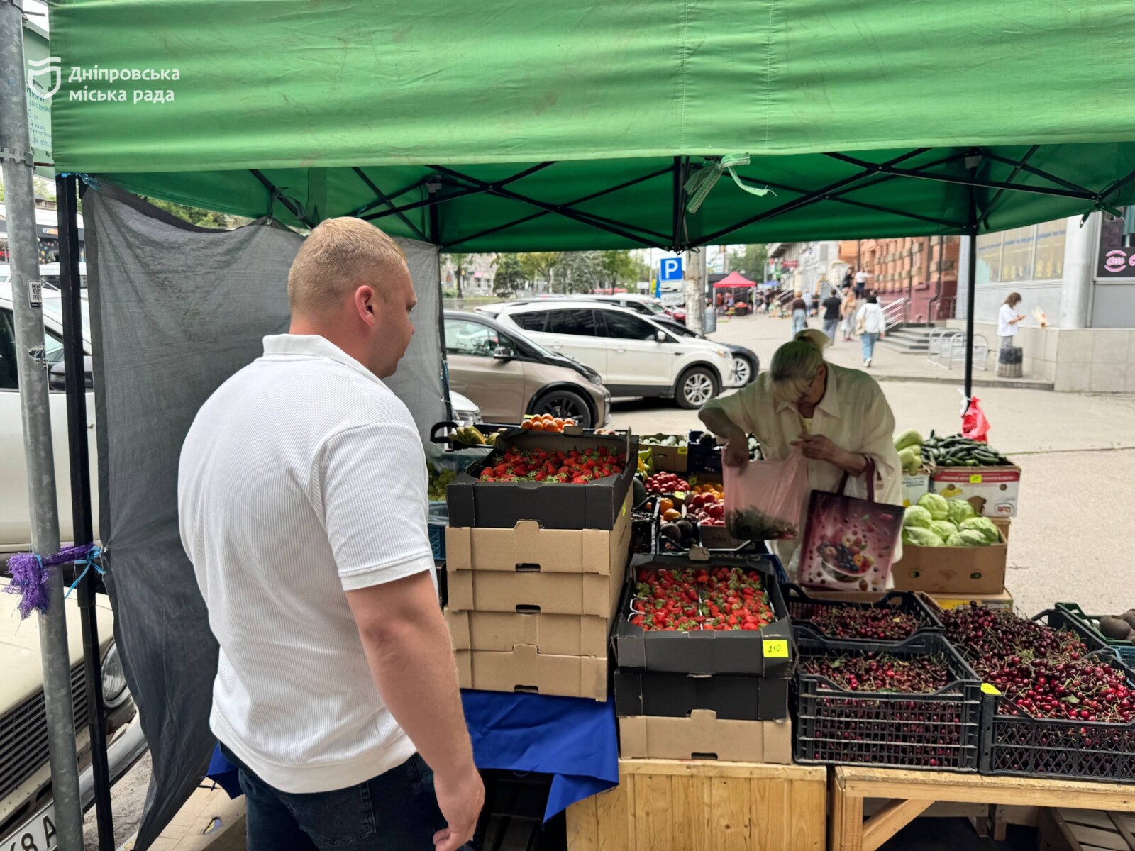 У Дніпрі продовжують боротися з незаконною торгівлею продуктами