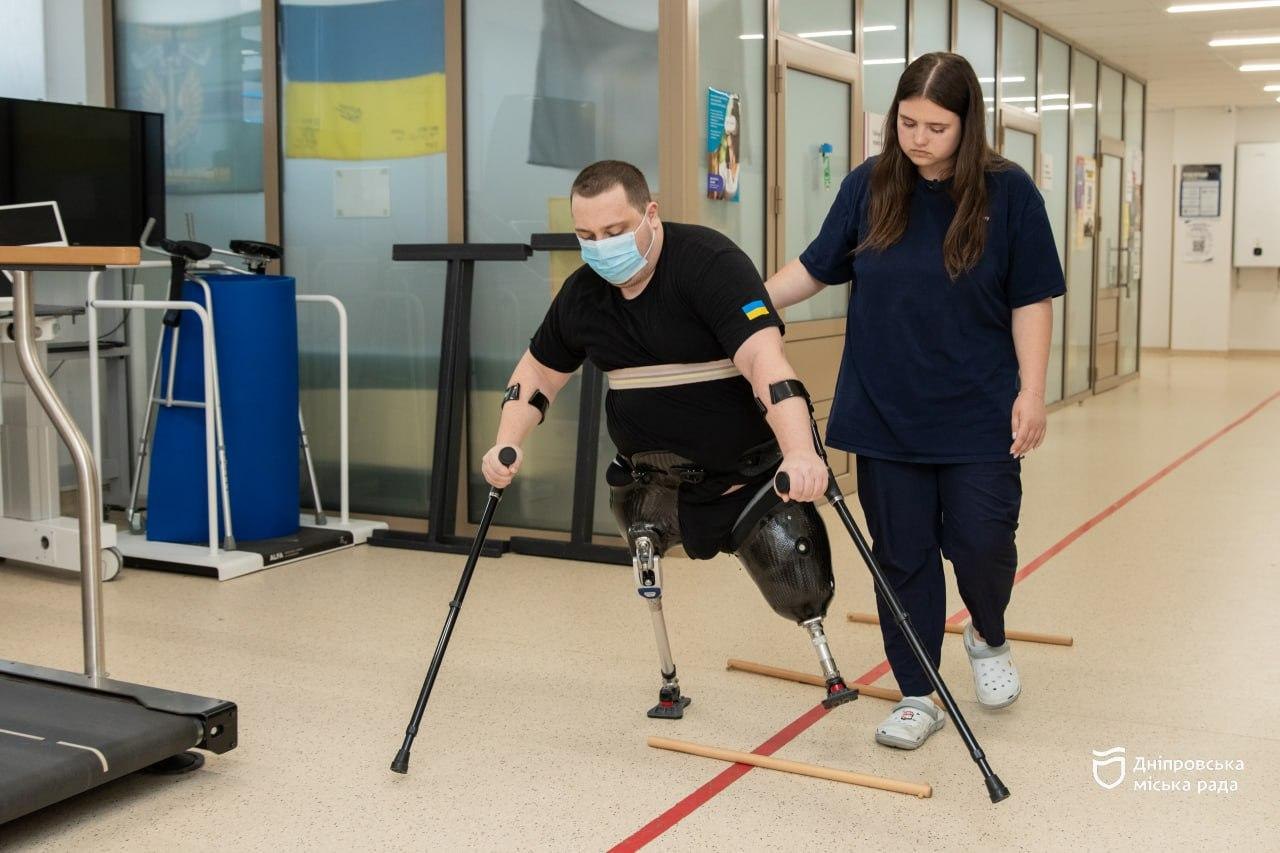 У Дніпрі аеророзвідник навчається ходити після важкого поранення