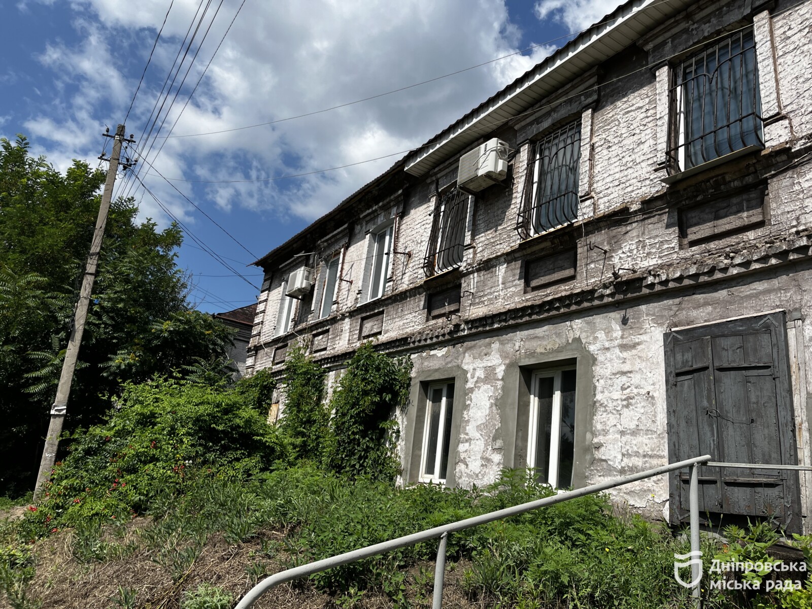 У Дніпрі відновили будинок, постраждалий від російської ракети