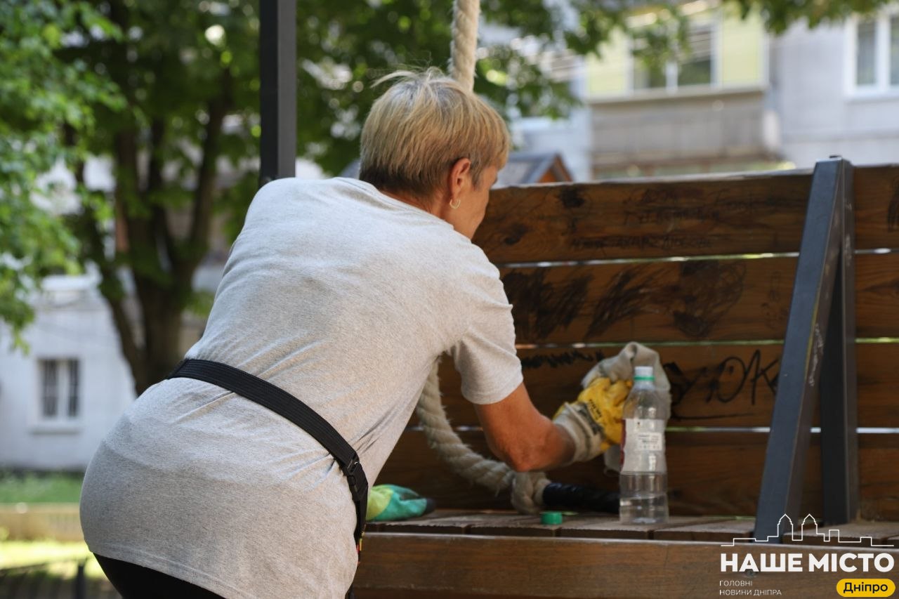 Як у Дніпрі борються з вандалізмом у парках і скверах