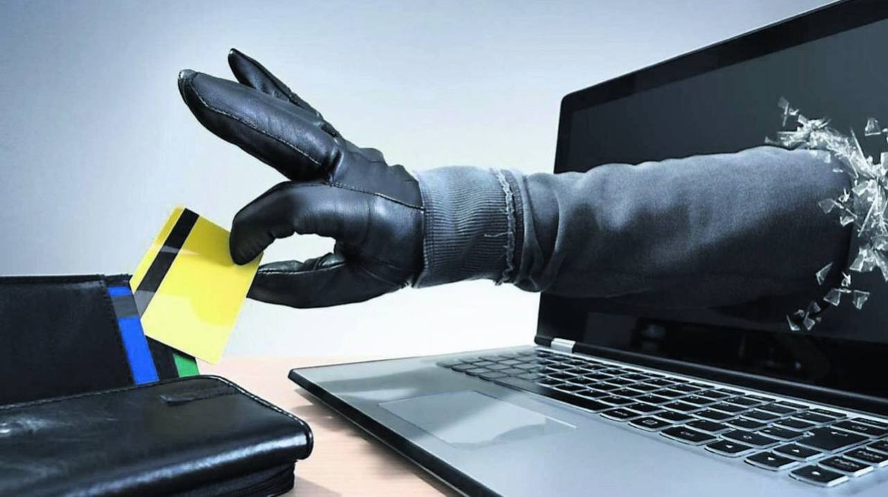 Як діяти, якщо з банківської картки списали гроші без згоди