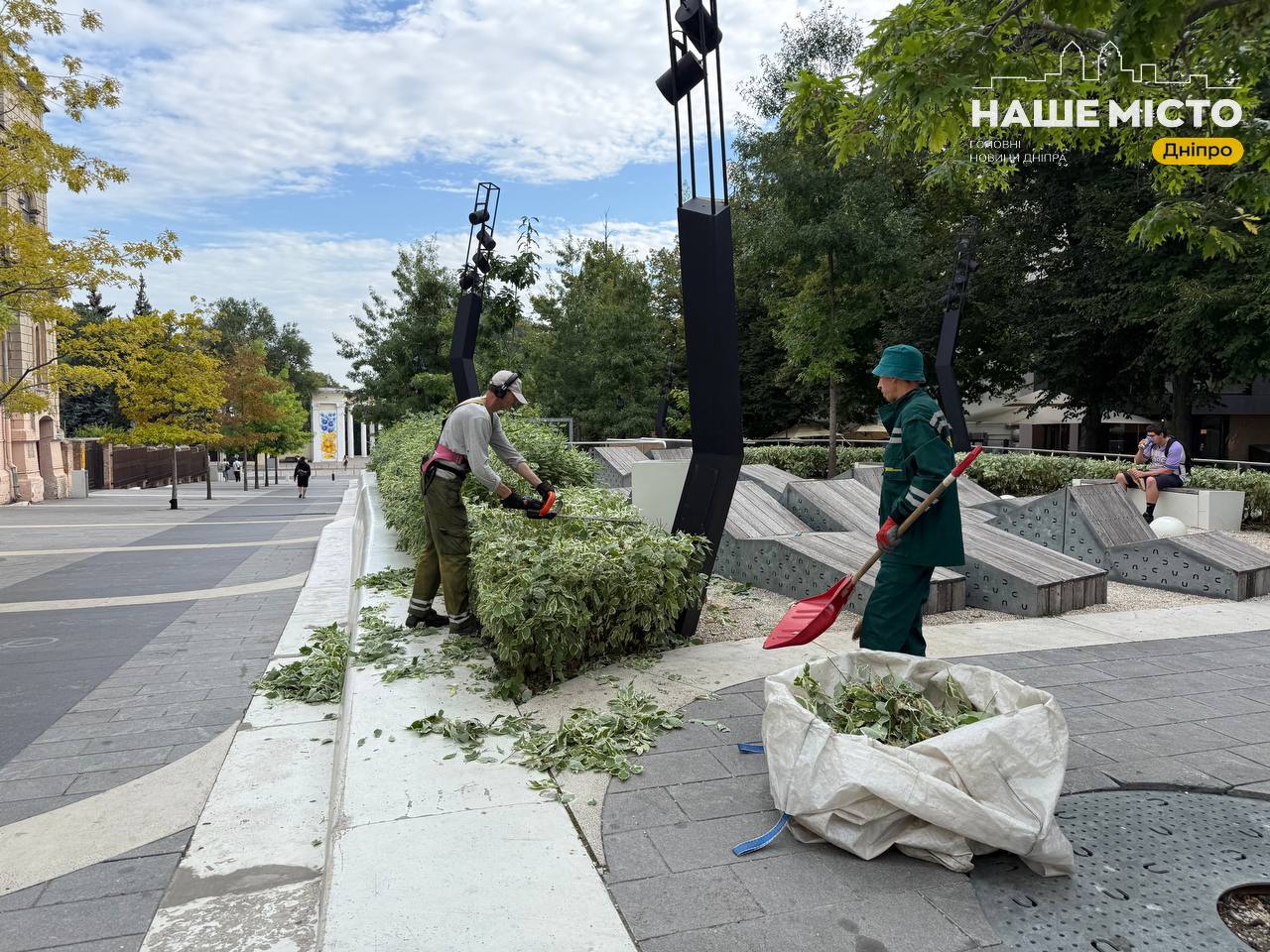 Як у Дніпрі комунальники підтримують чистоту на вулиці Яворницького